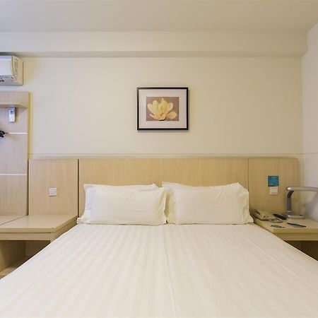 锦江之星广州海珠江泰路地铁站酒店 外观 照片